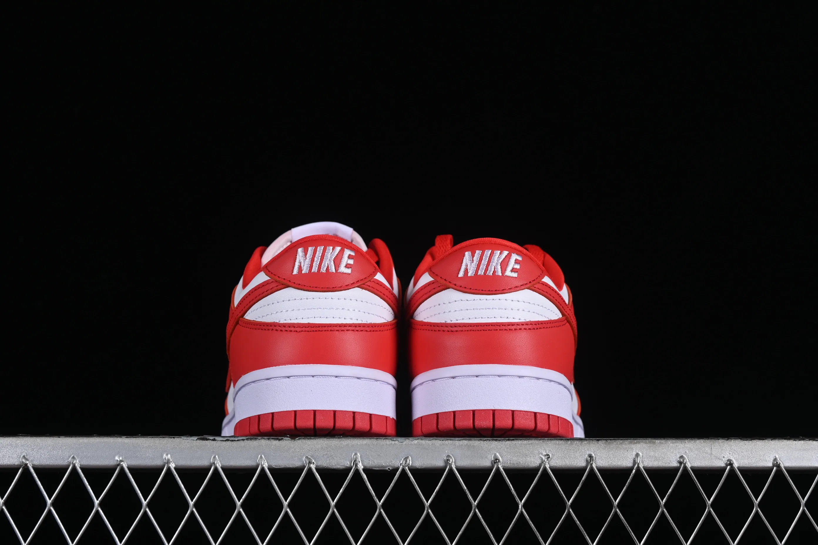 All Categories Nk SB Dunk Series Nk SB Dunk Low Low-top Sneakers Nk Dunk Low SB "University Red" White and Red Dunk Series First Layer Low-top Casual Sports Skateboard Shoes CU1727-100